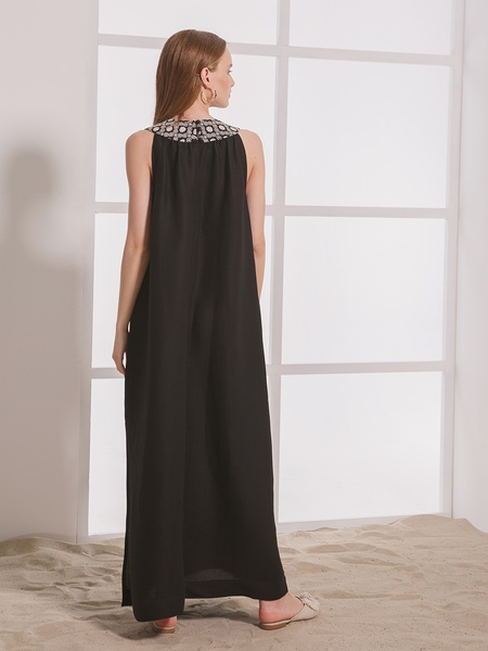 Чорна довга сукня з молочною вишивкою, S/M