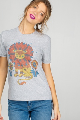 Серая женская футболка с принтом львёнка, S