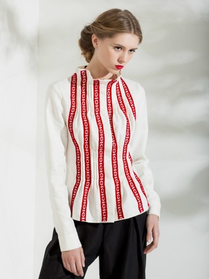 White blouse with red embroidered pattern, M/L