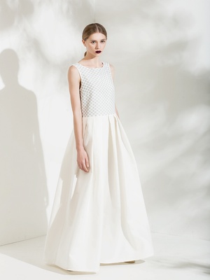 Длинное белое платье с серой вышивкой, S/M