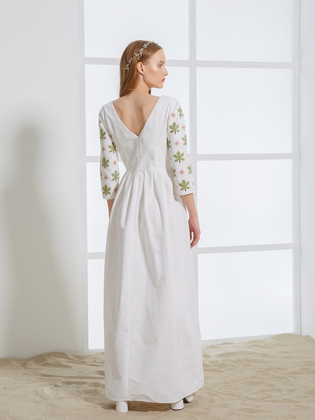 White maxi dress with chestnuts