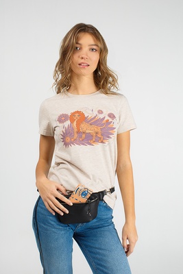 Бежевая женская футболка с львицей, S