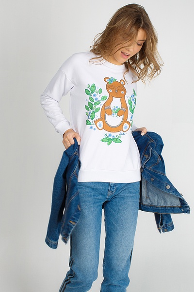 White women's sweatshirt with a teddy bear, S